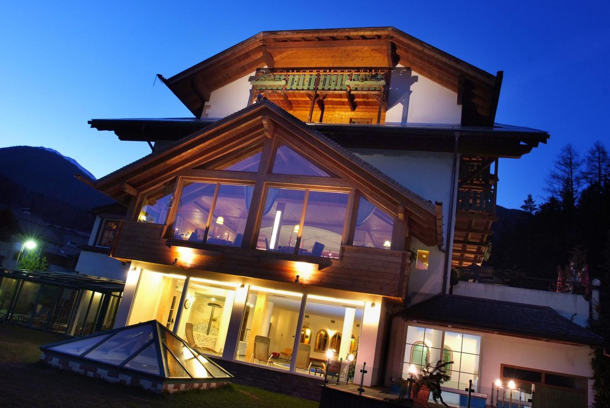 Berghotel Miramonti Тезеро Экстерьер фото